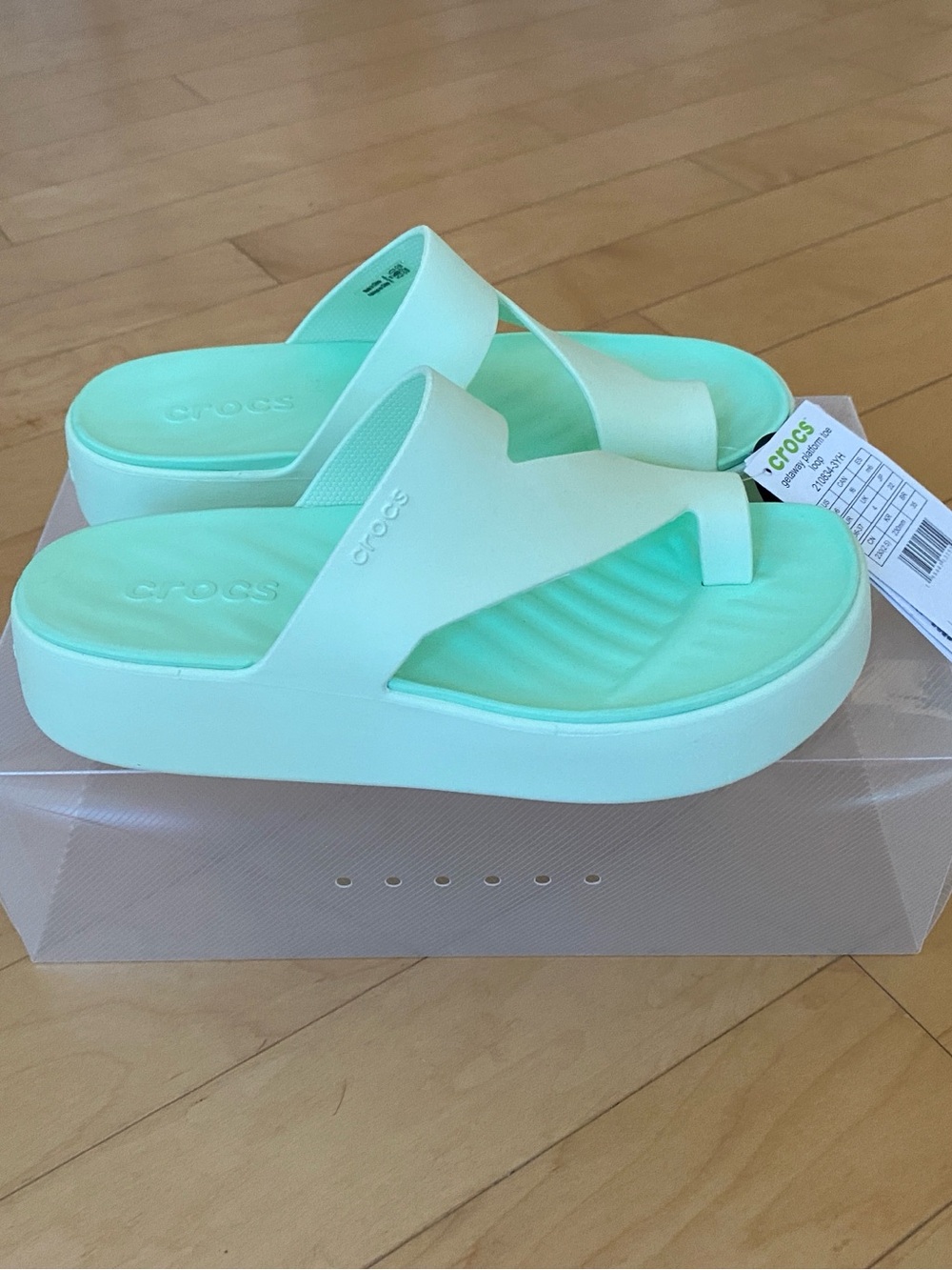 CROCS Getaway Toe Loop Waterproof Platform Sandal Jade Tint - Picture 2 of 7
